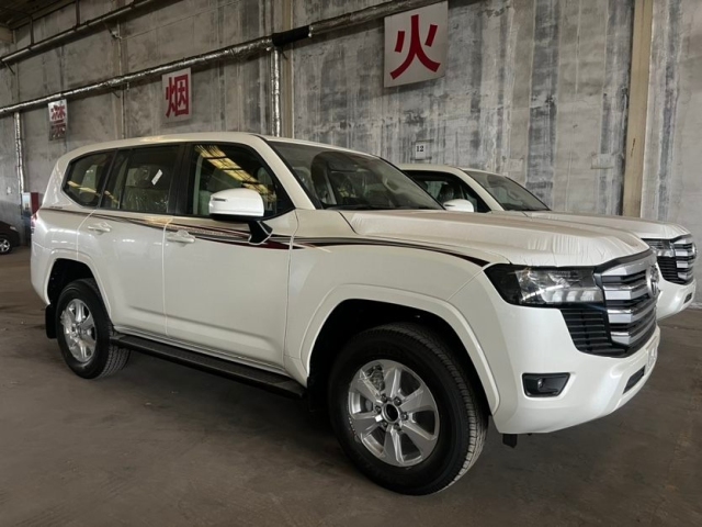 2025款丰田陆巡4000新增配置港口专卖店现车可分期直降8万(图2)