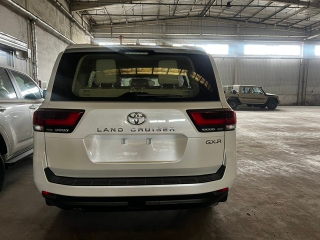 2025款丰田陆巡4000新增配置港口专卖店现车可分期直降8万(图3)