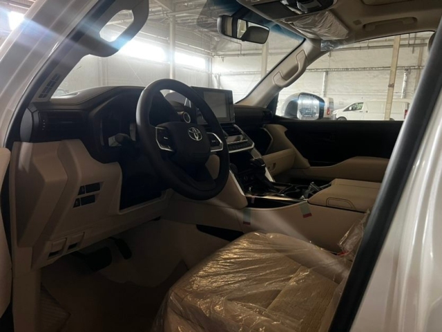 2025款丰田陆巡4000新增配置港口专卖店现车可分期直降8万(图5)