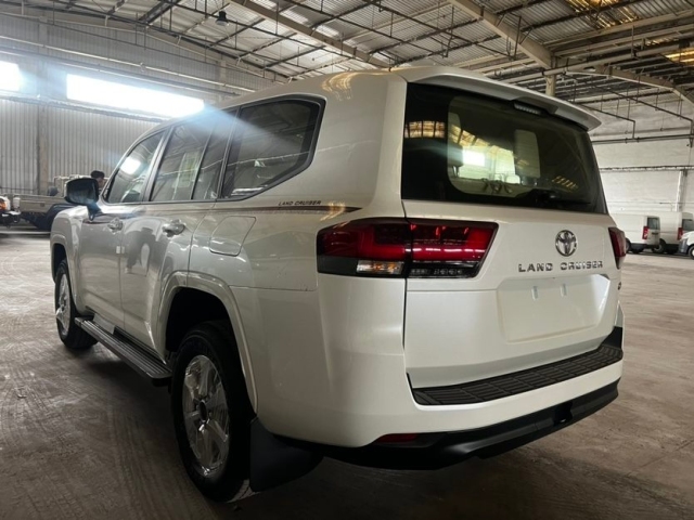 2025款丰田陆巡4000新增配置港口专卖店现车可分期直降8万(图6)