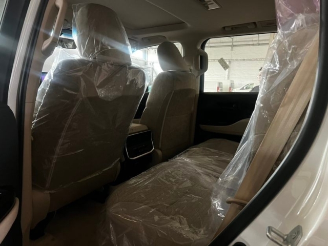 2025款丰田陆巡4000新增配置港口专卖店现车可分期直降8万(图7)