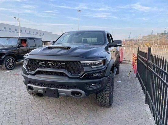 一手本家特价24款道奇公羊霸王龙最低多少钱现车配置80万起(图2)